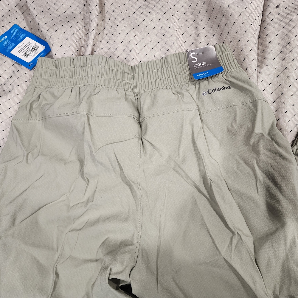 Columbia Men's Sage Green Shorts
